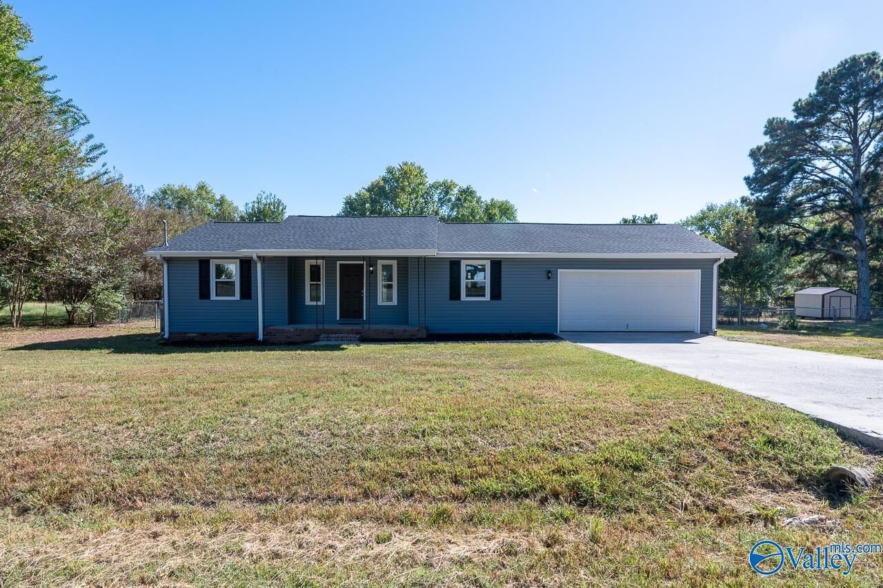 Property Photo: 110 Vasser Circle AL 35749