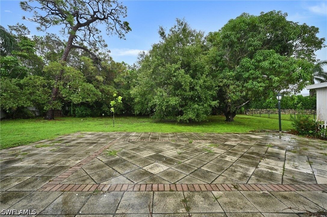 Property Photo: 626 Rudder Road FL 34102