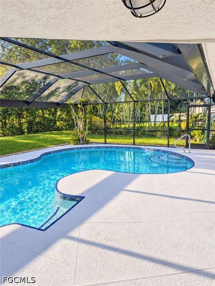 Property Photo:  1402 S Larkwood Square  FL 33919 