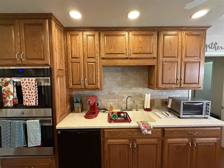 Property Photo:  2509 Mockingbird Lane  OK 74604 