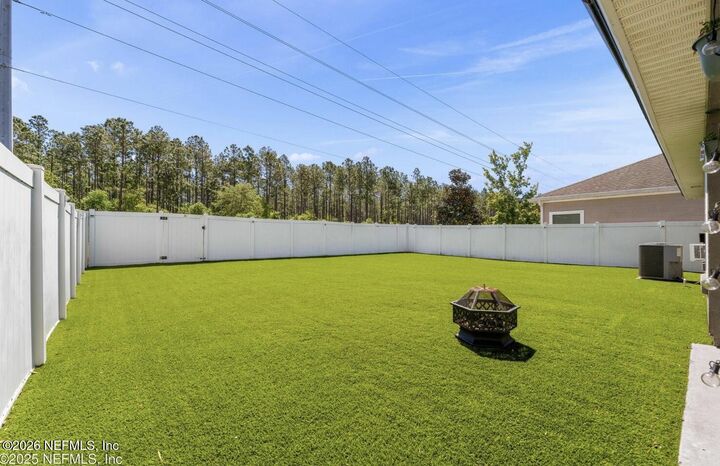 Property Photo: 15708 Tisons Bluff Road FL 32218