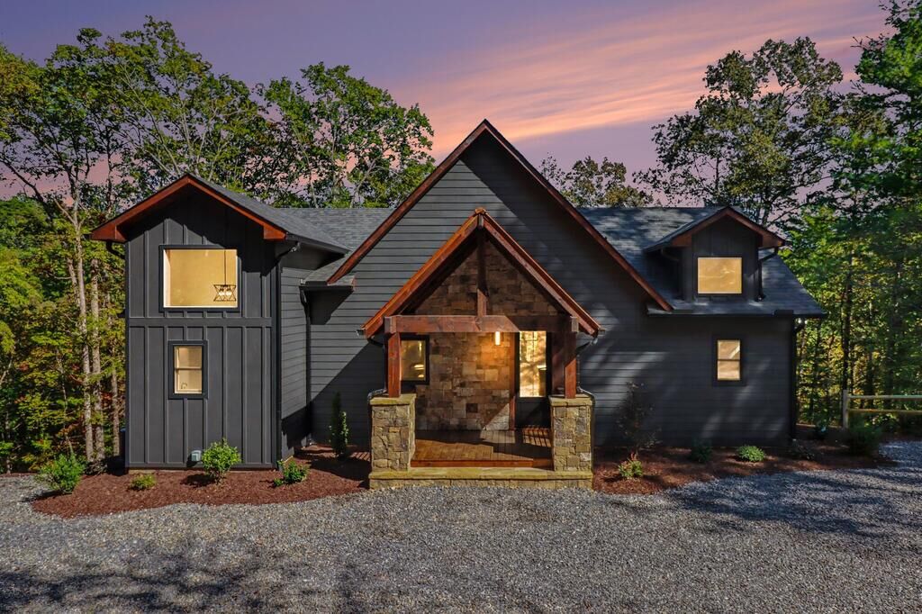 Property Photo:  172 Wolf Creek Circle  GA 30559 