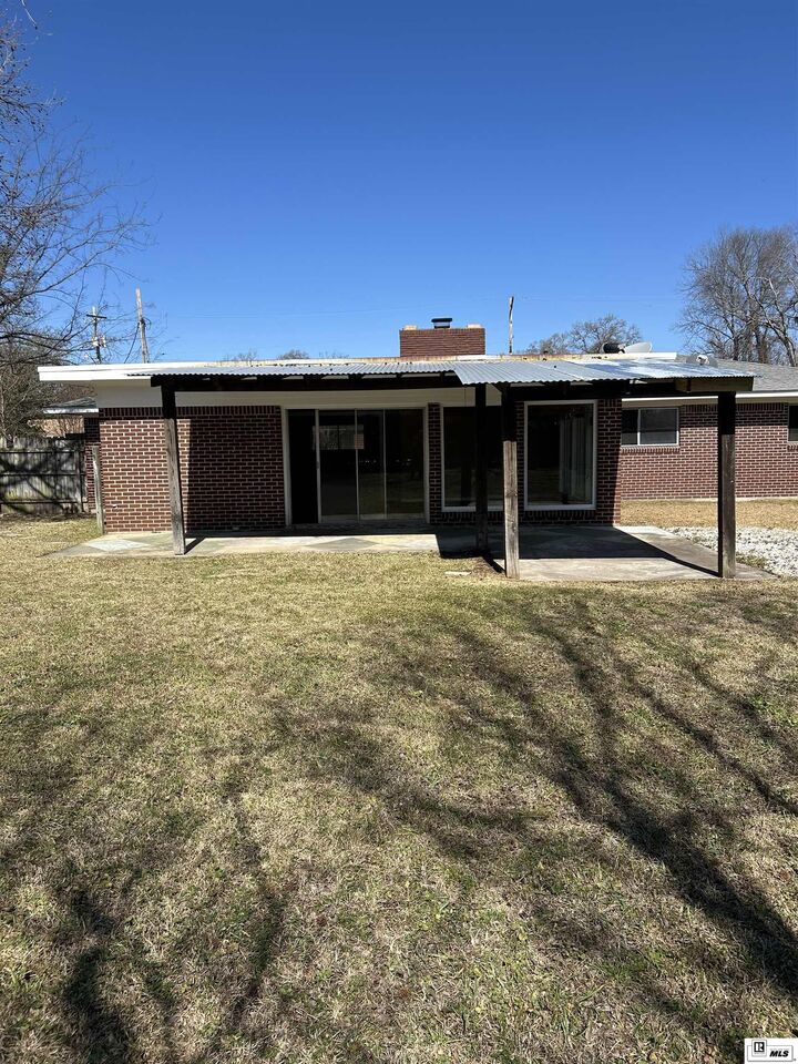 Property Photo:  1500 Roselawn Avenue  LA 71201 