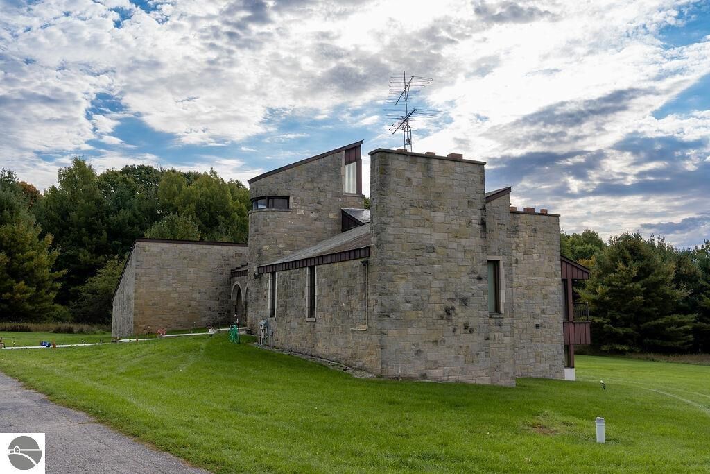 Property Photo:  5591 W Pickard Road  MI 48858 