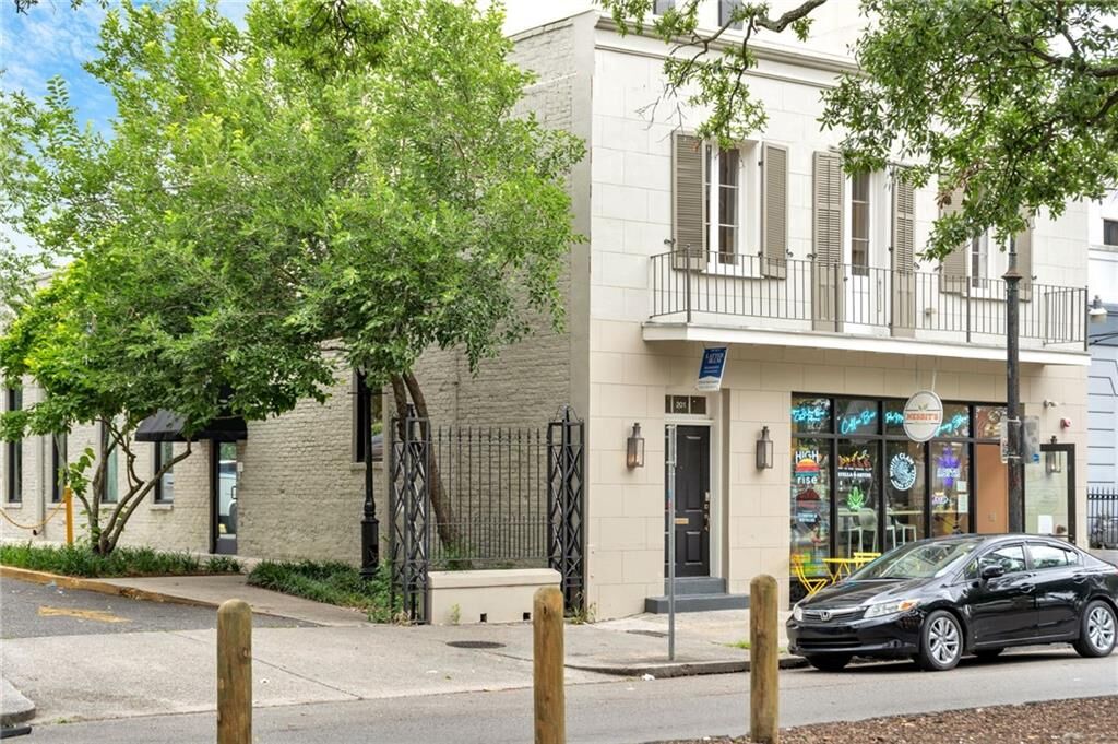 Property Photo:  427 Esplanade Avenue 105  LA 70116 