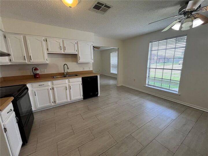 Property Photo:  5136 Towering Oaks Drive  LA 70072 