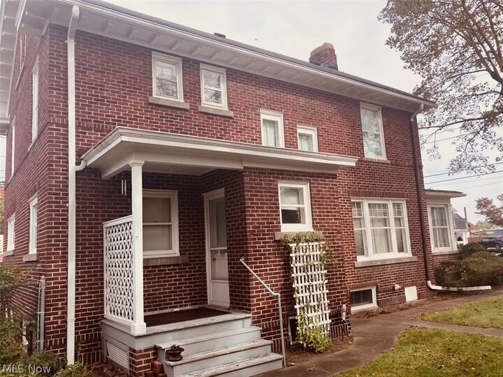 Property Photo:  2008 W Prospect Road  OH 44004 