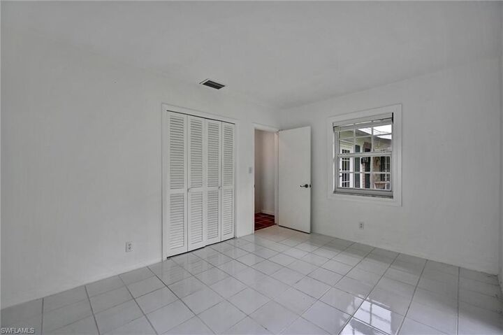 Property Photo:  626 Rudder Rd  FL 34102 