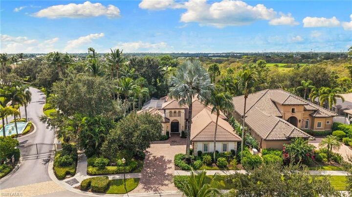 Property Photo: 8886 Shenendoah Cir FL 34113
