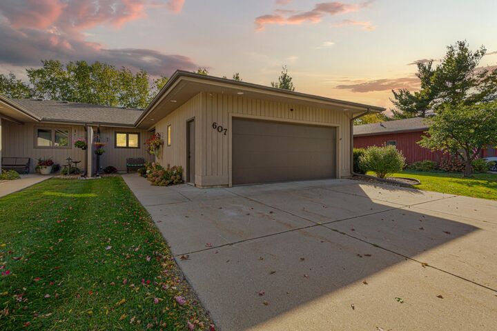 Property Photo:  607 Zanmiller Drive  MN 55057 