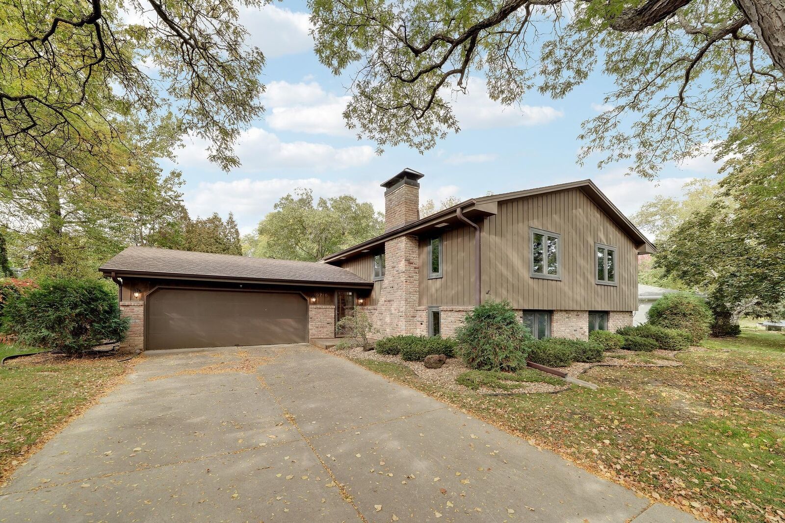 Property Photo:  9716 Oxborough Road  MN 55437 
