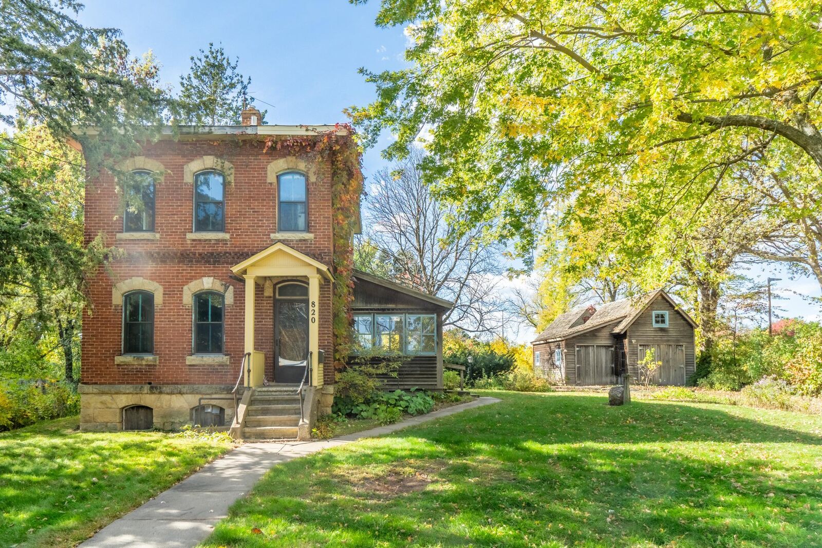 Property Photo: 820 Owens Street N MN 55082