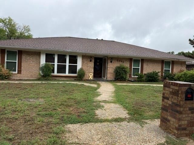 Property Photo: 2905 Steeplechase Trail TX 76016