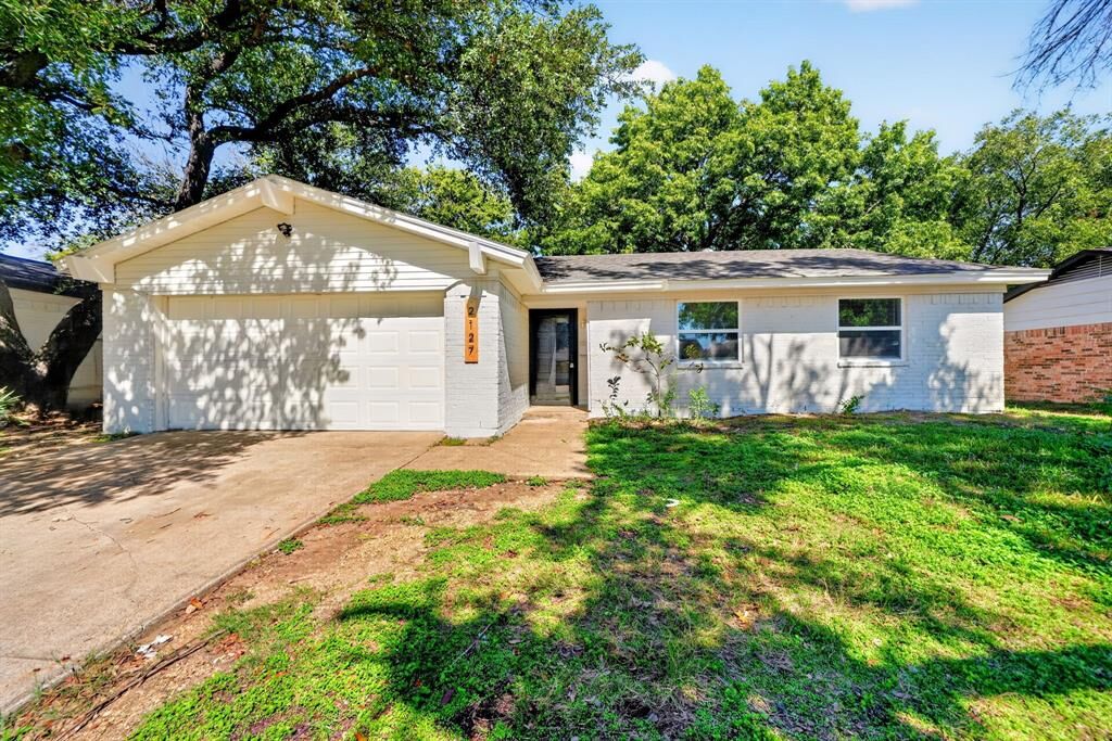 Property Photo:  2127 Versailles Drive  TX 75007 