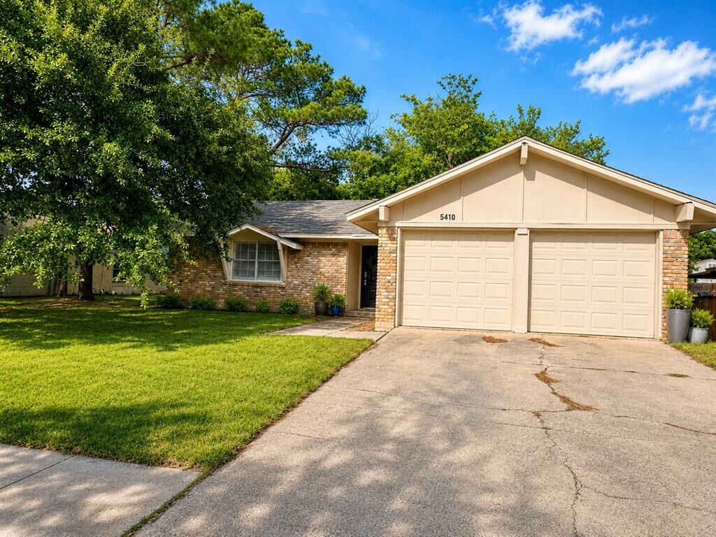 Property Photo: 5410 Kings Manor Drive TX 75065