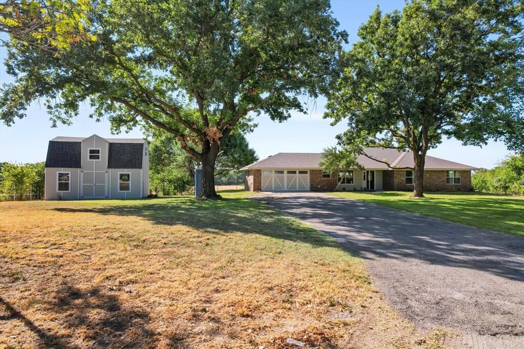 Property Photo: 6809 Norris Circle TX 76087