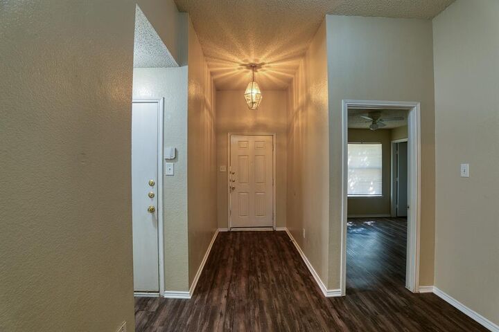 Property Photo: 612 Pineview Lane TX 76140