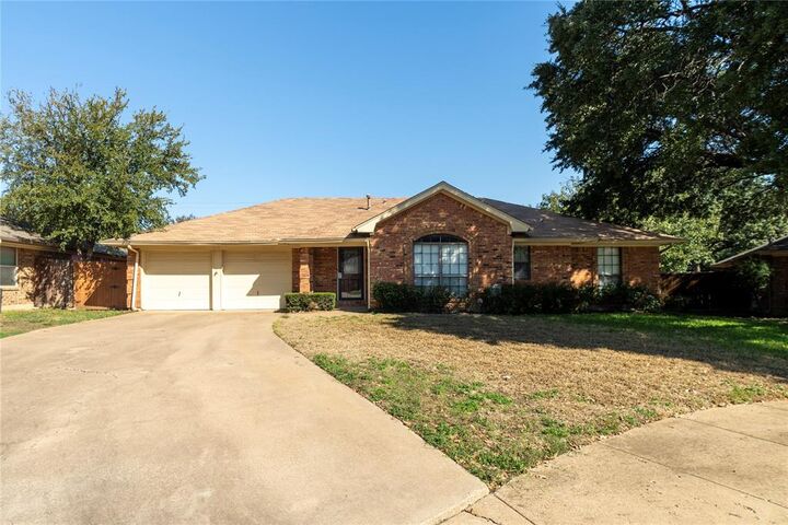 Property Photo: 2617 Nantucket Court TX 76022