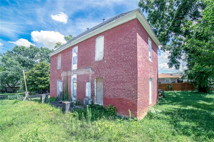 Property Photo:  195 N A Street  AR 72719 