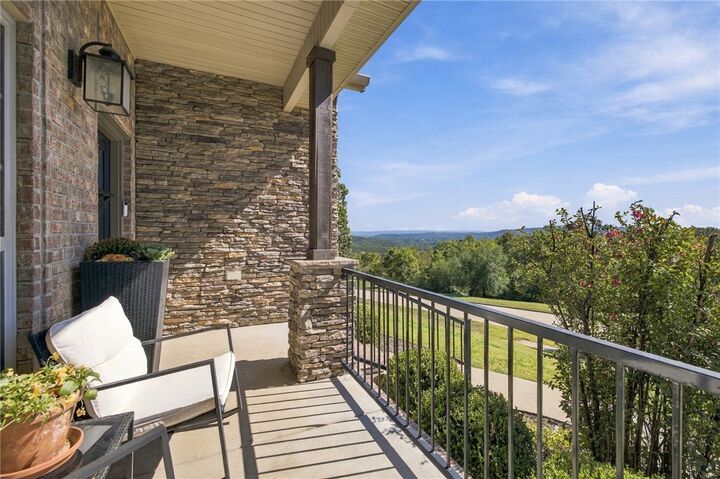 Property Photo: 3206 E Crestline Place AR 72701