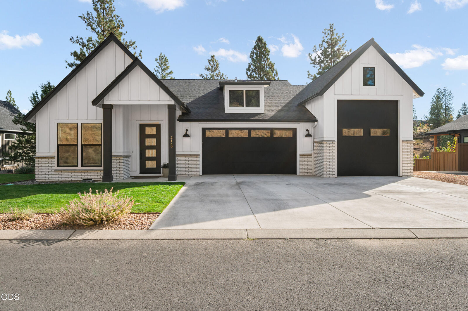 Property Photo:  2169 NW Skyline Ranch Road  OR 97703 