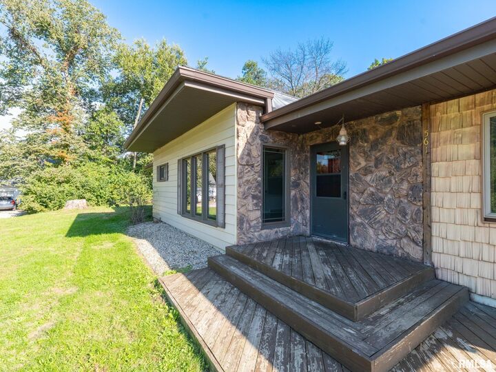 Property Photo:  561 Oak Street  IL 61548 