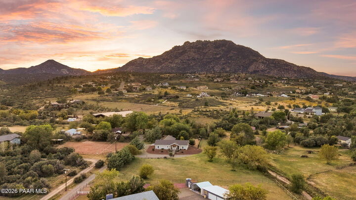 Property Photo: 2110 W Peregrine Way AZ 86305