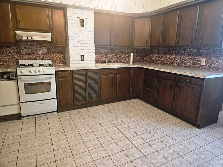 Property Photo:  55 Lexington Ave  RI 02904 