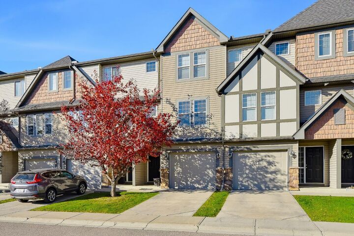 Property Photo:  16 Eversyde Park SW  AB T2Y 5G8 