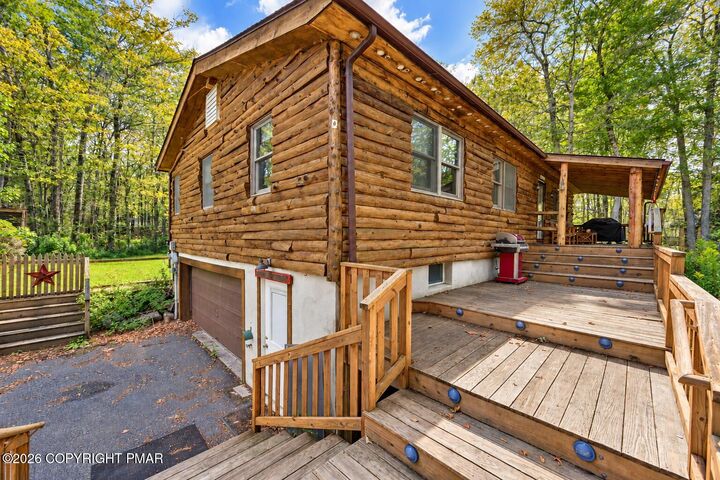 Property Photo:  163 Echo Lake Road  PA 18466 
