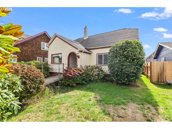 Property Photo:  509 Spruce St  WA 98624 