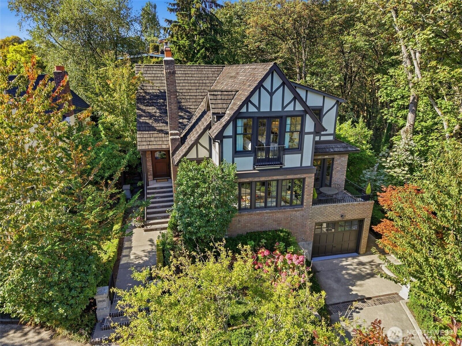 Property Photo: 1905 33rd Avenue S WA 98144