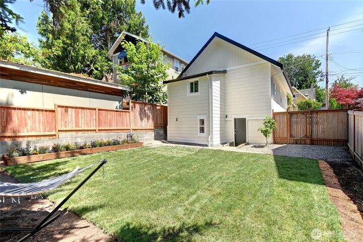 Property Photo: 7043 17 Avenue NW WA 98117