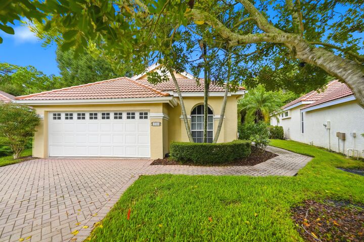 Property Photo:  712 SW Saint Vincent Cove  FL 34986 