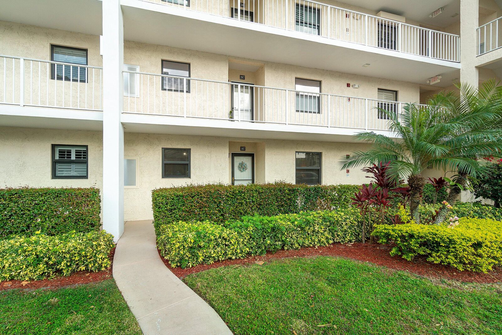 Property Photo: 300 N Highway A1a 107C FL 33477