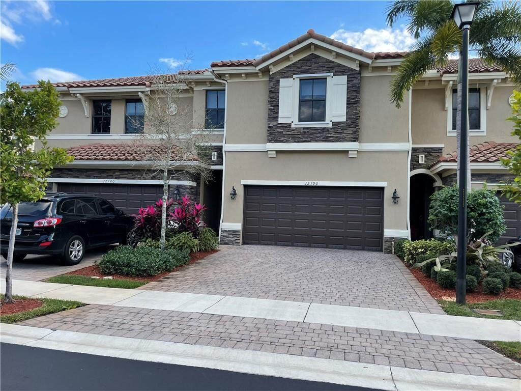 Property Photo:  12190 Village Place  FL 33325 