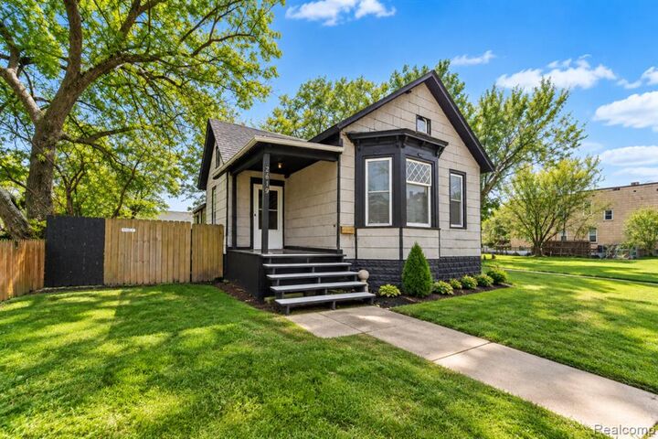 Property Photo:  2619 Wabash Street  MI 48216 