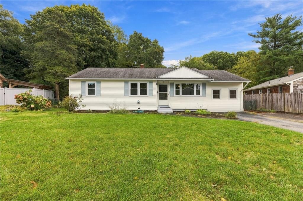 Property Photo:  11 Dupont Circle  RI 02852 