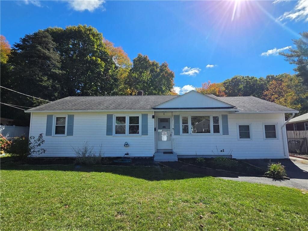 Property Photo: 11 Dupont Circle RI 02852
