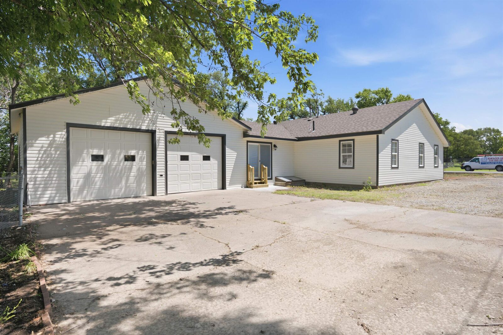 Property Photo: 2343 S Crest St KS 67207
