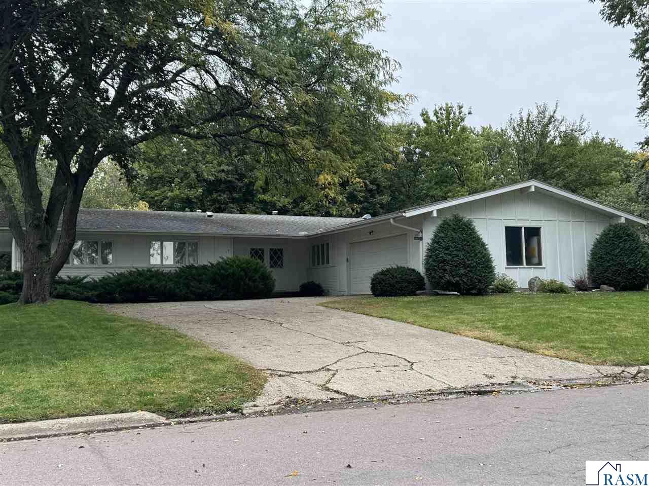 Property Photo:  15 SE 10 Street  MN 56097 