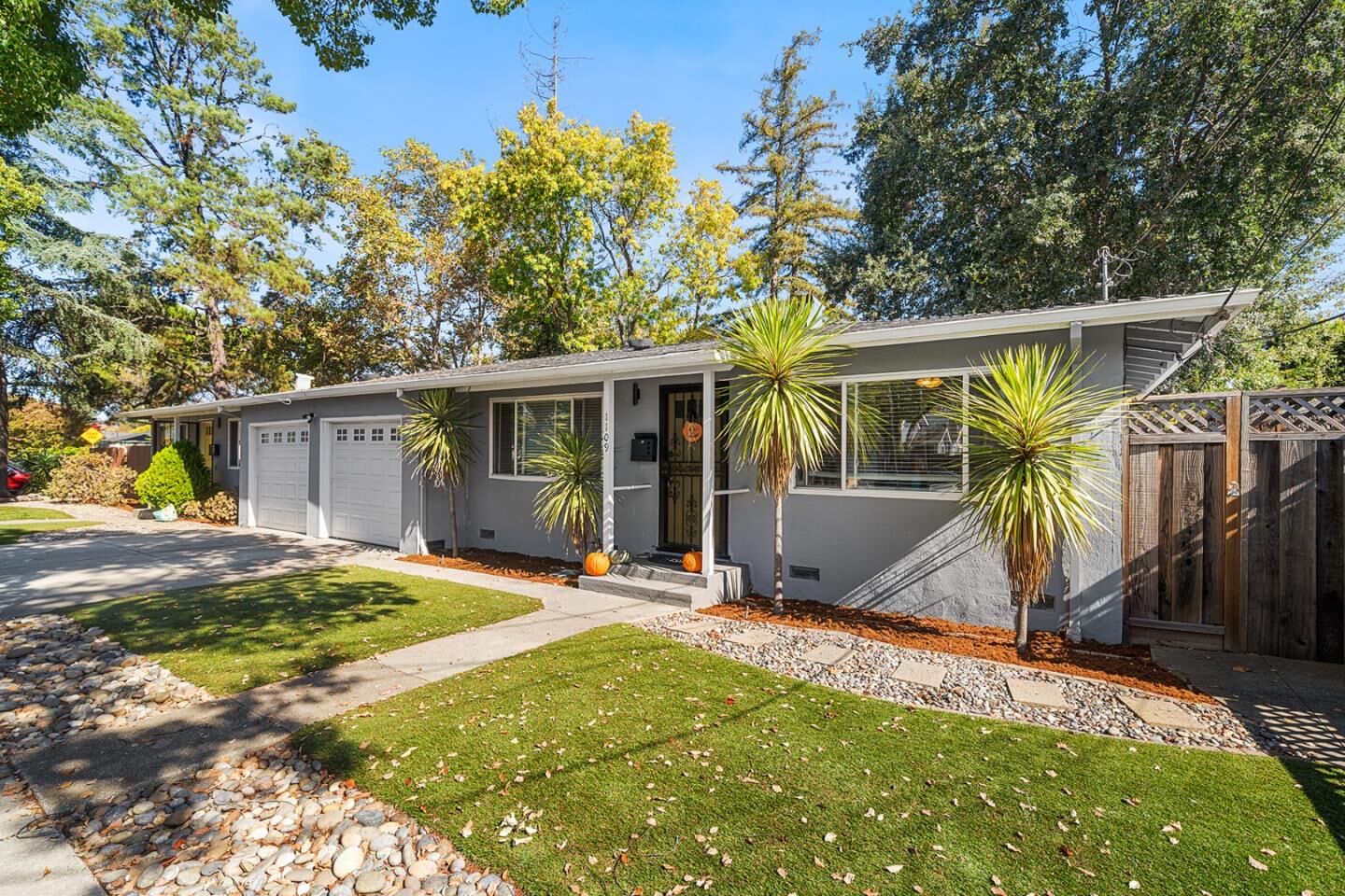 Property Photo:  1105 1109 Junipero Avenue  CA 94061 