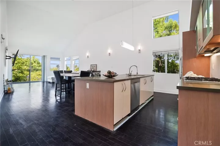 Property Photo:  12837 Moorpark Street 405  CA 91604 