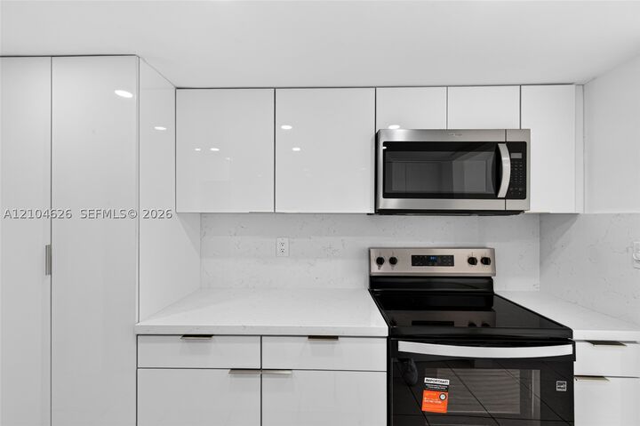 Property Photo: 2000 Atlantic Shores Blvd 120 FL 33009
