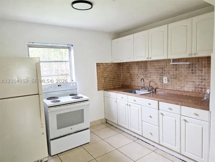 Property Photo: 5701 Raleigh St FL 33021