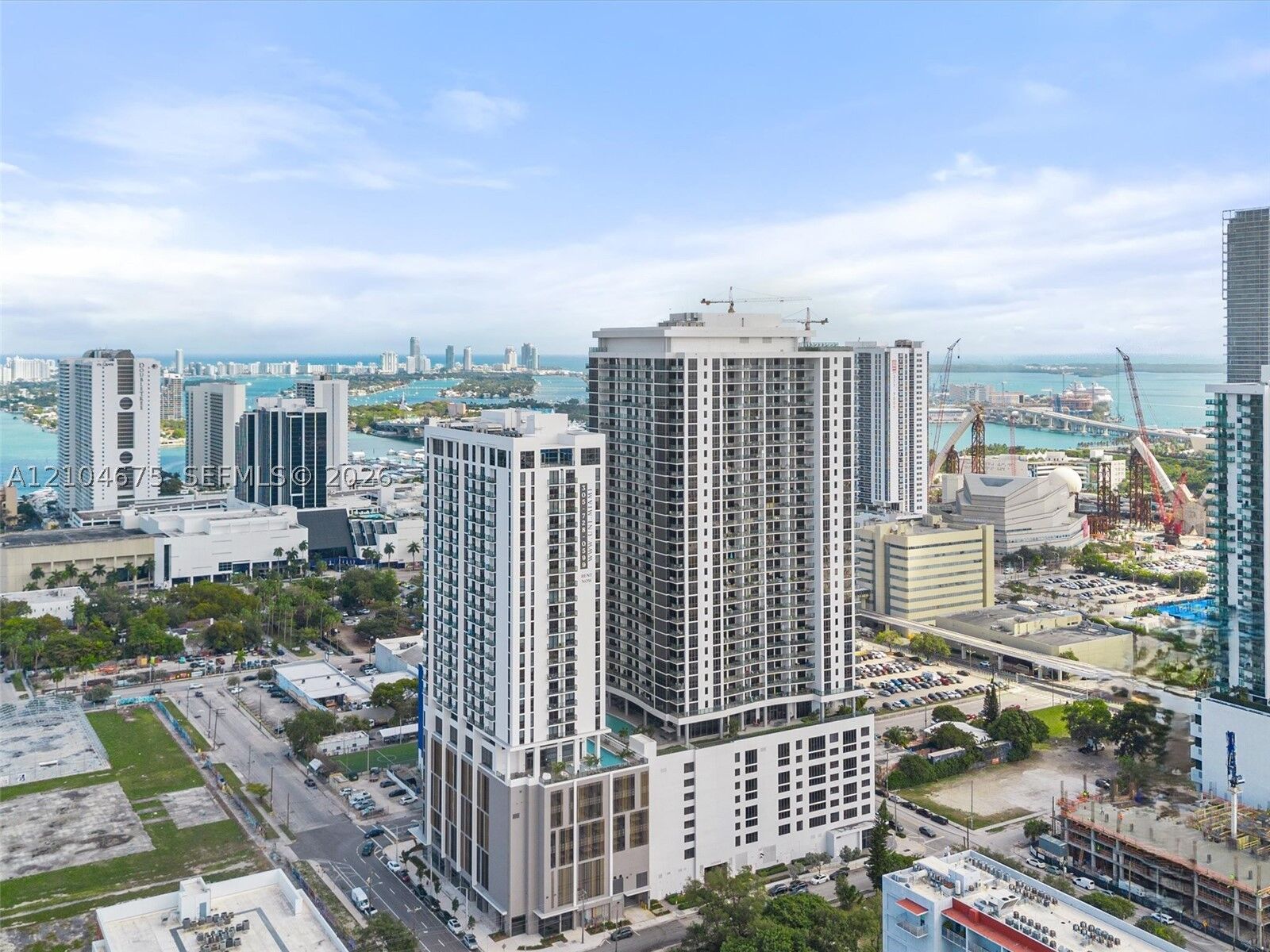 Property Photo:  1600 NE 1st Ave 2605  FL 33132 