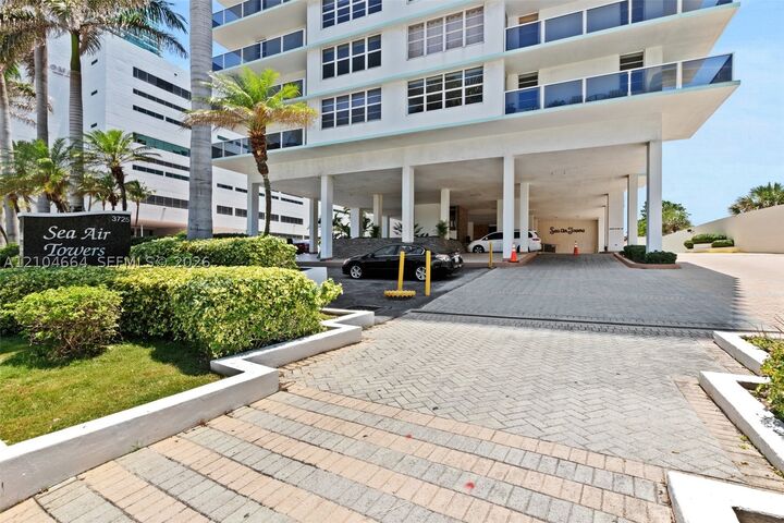 Property Photo:  3725 S Ocean Dr 921  FL 33019 