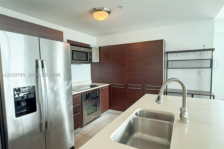 Property Photo: 1900 N Bayshore Dr 4211 FL 33132
