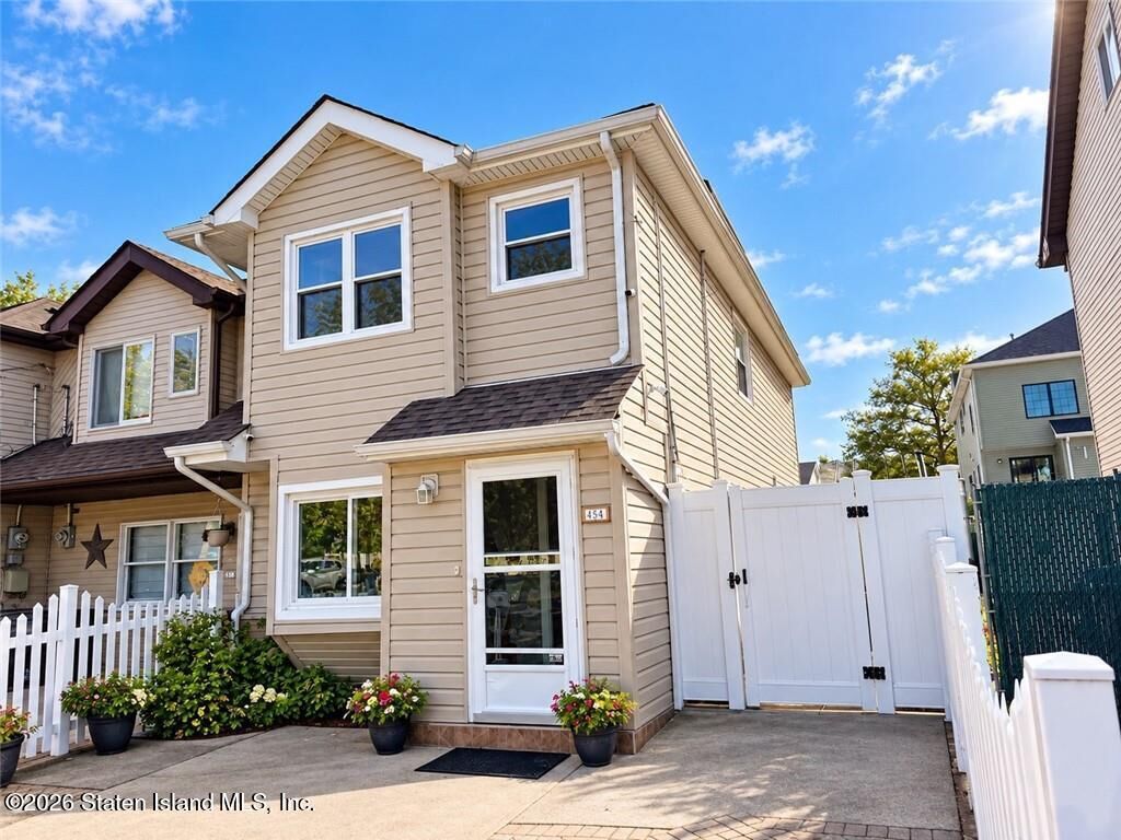 Property Photo: 454 Raritan Avenue NY 10305