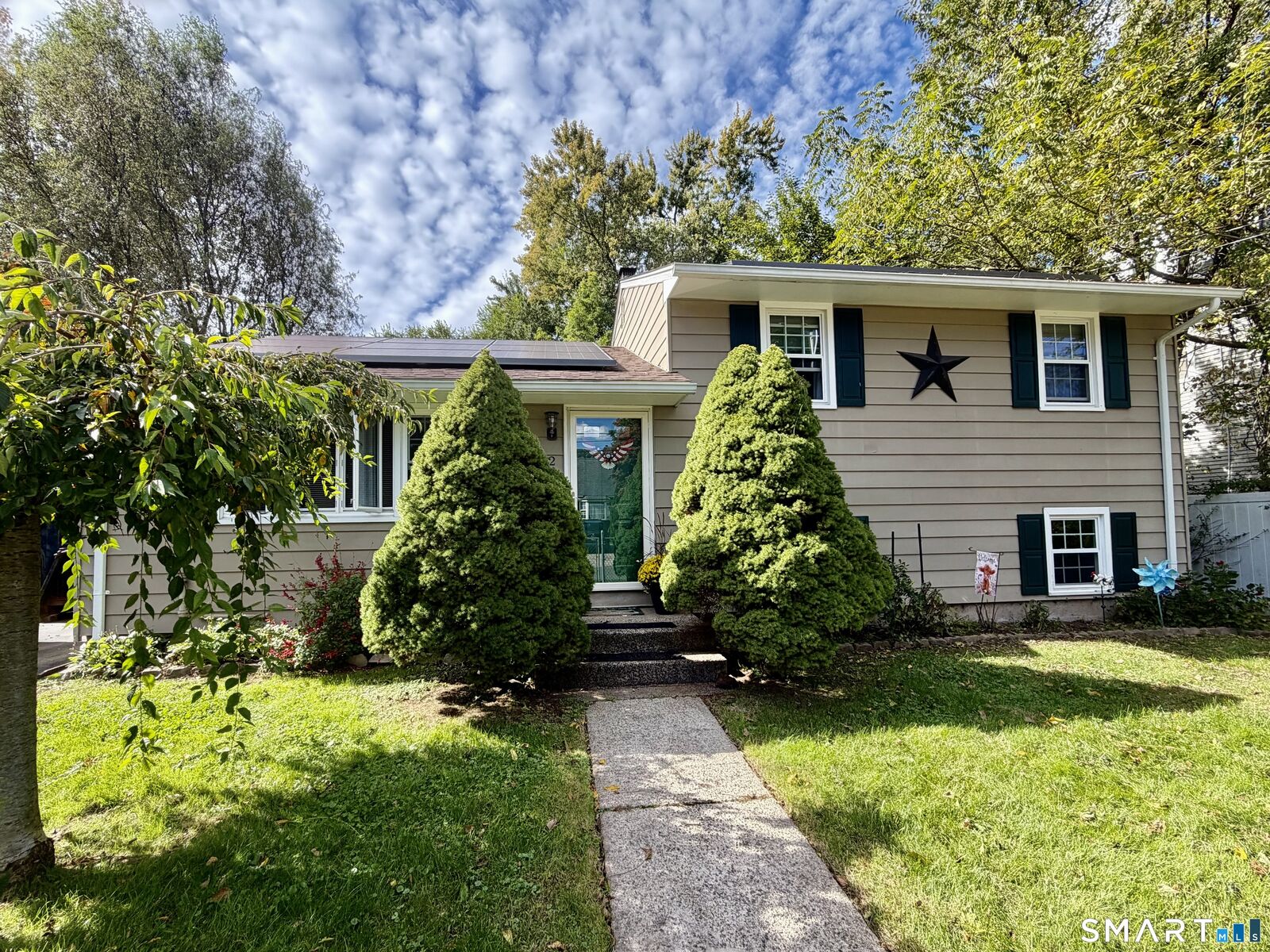 Property Photo: 32 Elliott Street CT 06451